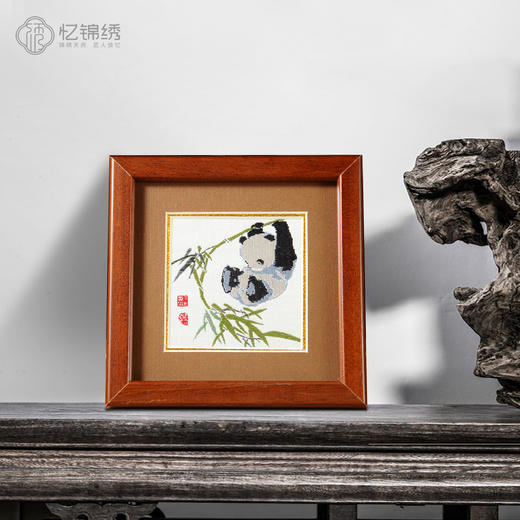 蜀锦小座屏-戏竹熊猫 商品图0