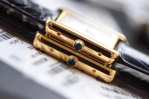 卡地亚TANK坦克系列 黄金壳 女士腕表 复古扣 采用美洲鳄鱼皮表带 搭载瑞士朗达石英机芯 商品图7