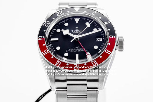 ZF年度最热腕上佳品【红蓝经典 复古型格】ZF震撼推出——帝舵碧湾系列之格林尼治型腕表。以传统设计融合格林尼治“红蓝”经典，成就此复古运动的腕上佳品。 商品图13