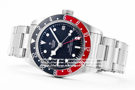 ZF年度最热腕上佳品【红蓝经典 复古型格】ZF震撼推出——帝舵碧湾系列之格林尼治型腕表。以传统设计融合格林尼治“红蓝”经典，成就此复古运动的腕上佳品。 商品图10