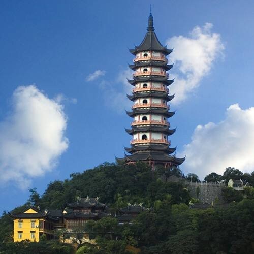 千年屏障 后海塘景点c: 招宝山十二景之一景,即"鳌柱插天" 鳌柱塔景点