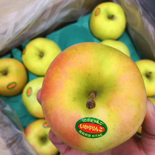 日本进口，青森水蜜桃苹果，堪称苹果届的NO1，脆甜多汁，打开箱子的瞬间浓郁的香气扑面而来，让人醉！ 商品图9