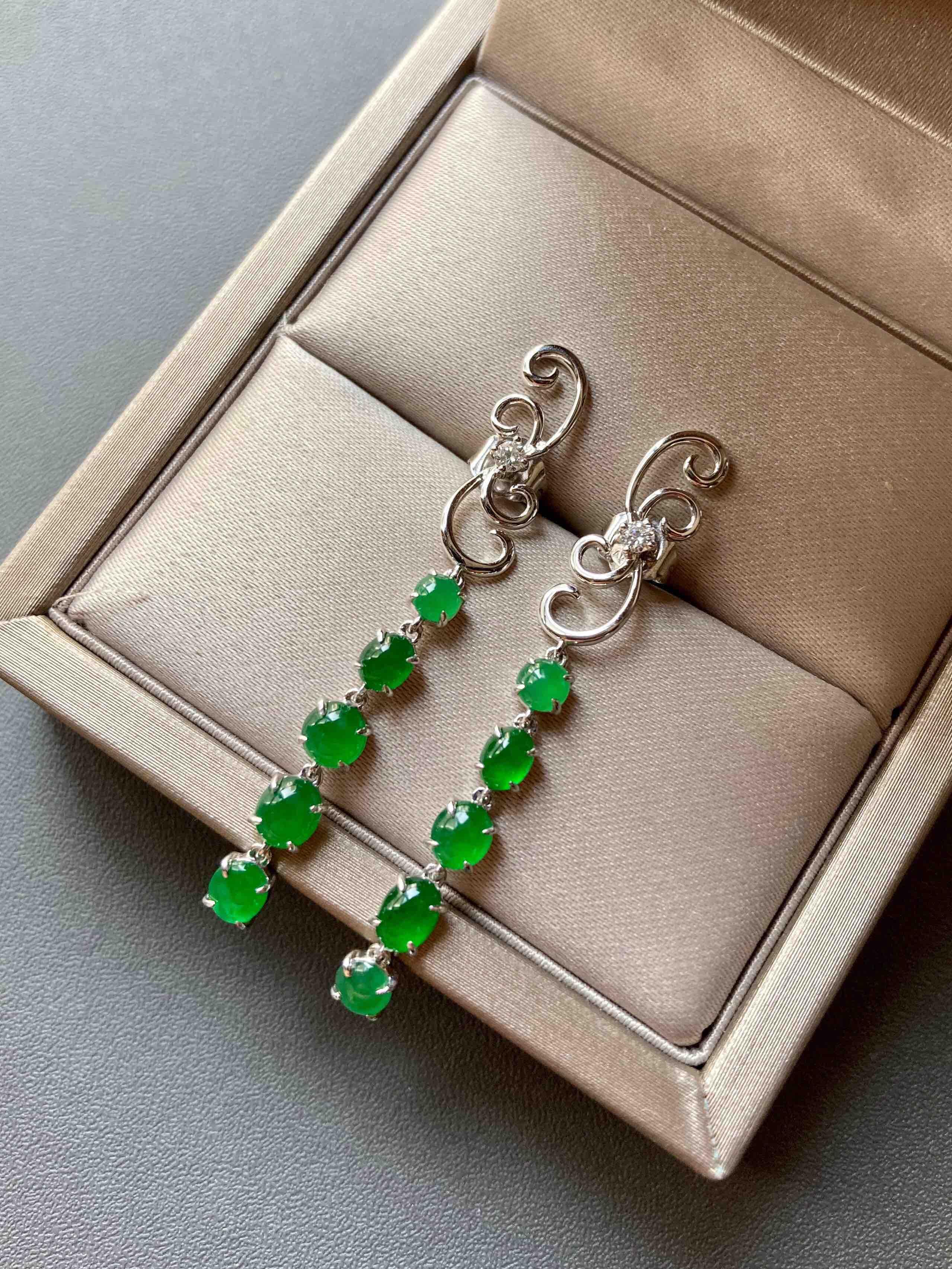 高冰种阳绿翡翠蛋面耳坠18k白金钻石镶嵌