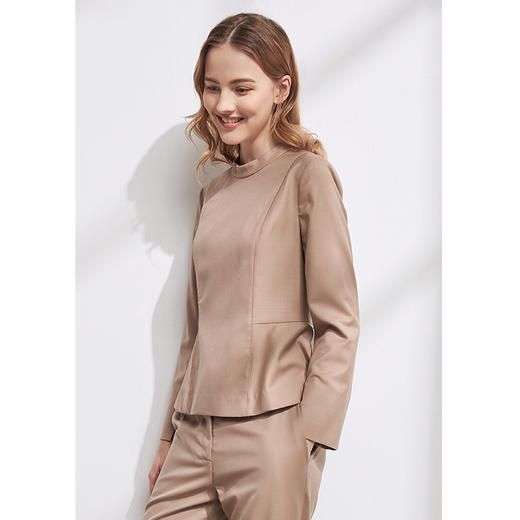 EITIE爱特爱冬季新款时尚气质简约百搭经典收腰显瘦小上衣女6013717 商品图3