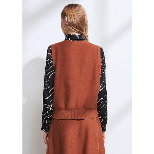 EITIE爱特爱冬季新款超百搭休闲宽松显瘦V领针织小背心女套头6401109针织马甲 商品图5