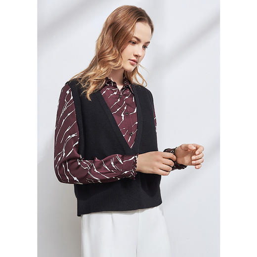 EITIE爱特爱冬季新款超百搭休闲宽松显瘦V领针织小背心女套头6401109针织马甲 商品图8