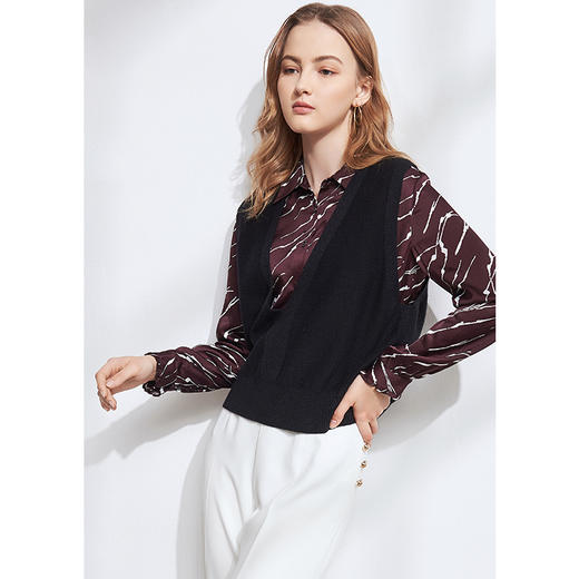 EITIE爱特爱冬季新款超百搭休闲宽松显瘦V领针织小背心女套头6401109针织马甲 商品图7