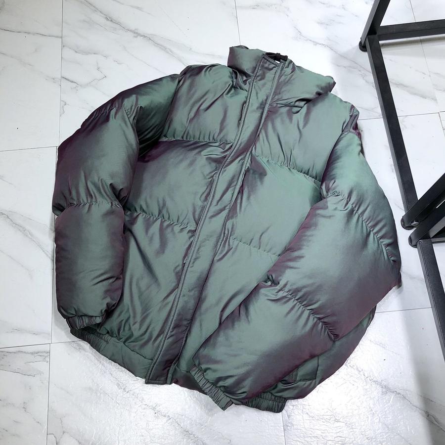 点此购买 fog男女款镭射炫彩立领羽绒棉服 谱165010