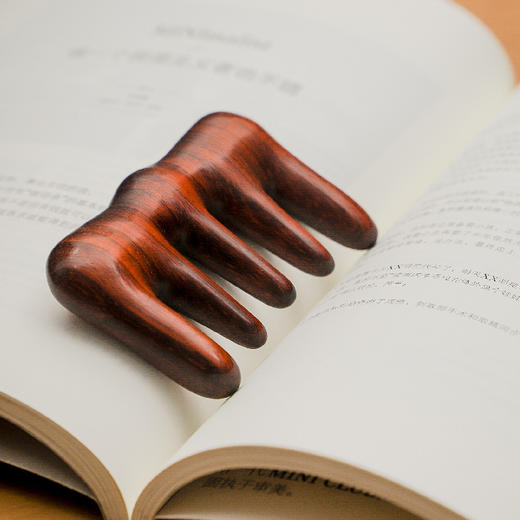 *自营*檀木梳 | 犀角紫檀木材质。手工打磨梳头木梳#常梳头头常梳# 商品图0