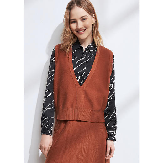 EITIE爱特爱冬季新款超百搭休闲宽松显瘦V领针织小背心女套头6401109针织马甲 商品图4