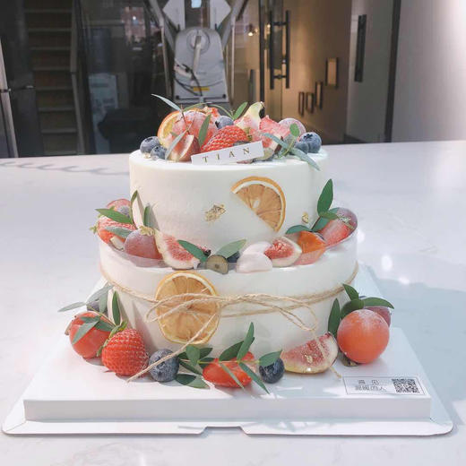 暖暖的双层水果蛋糕，适合家庭聚会，因季节不同，水果会适当调整品种，可私信客服 商品图0