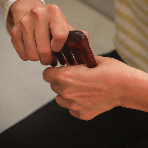 *自营*檀木梳 | 犀角紫檀木材质。手工打磨梳头木梳#常梳头头常梳# 商品图4