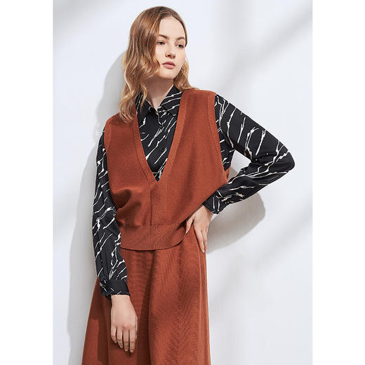 EITIE爱特爱冬季新款超百搭休闲宽松显瘦V领针织小背心女套头6401109针织马甲 商品图3