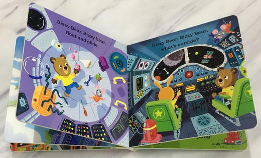 Bizzy Bear 小熊很忙系列 全13册 英文原版 机关操作纸板翻翻书 幼儿英语启蒙必备 商品图11