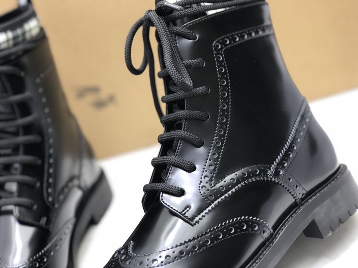 dior雕花绑带马丁靴短靴