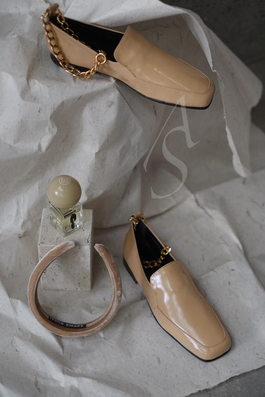 By Far 裸色NICK亮面链条乐福鞋 商品图4