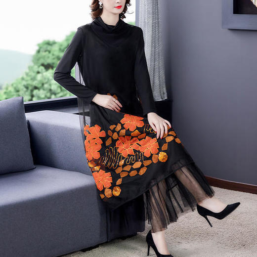 AHM-wdx9327秋冬新款时尚洋气刺绣大码连衣裙 商品图0