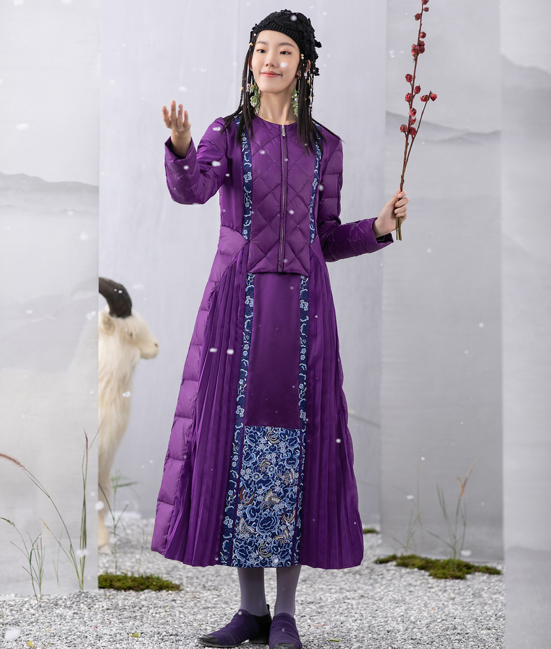 林栖设计小店马面裙秋冬季复古绣花中长款过膝羽绒服保暖连衣裙女