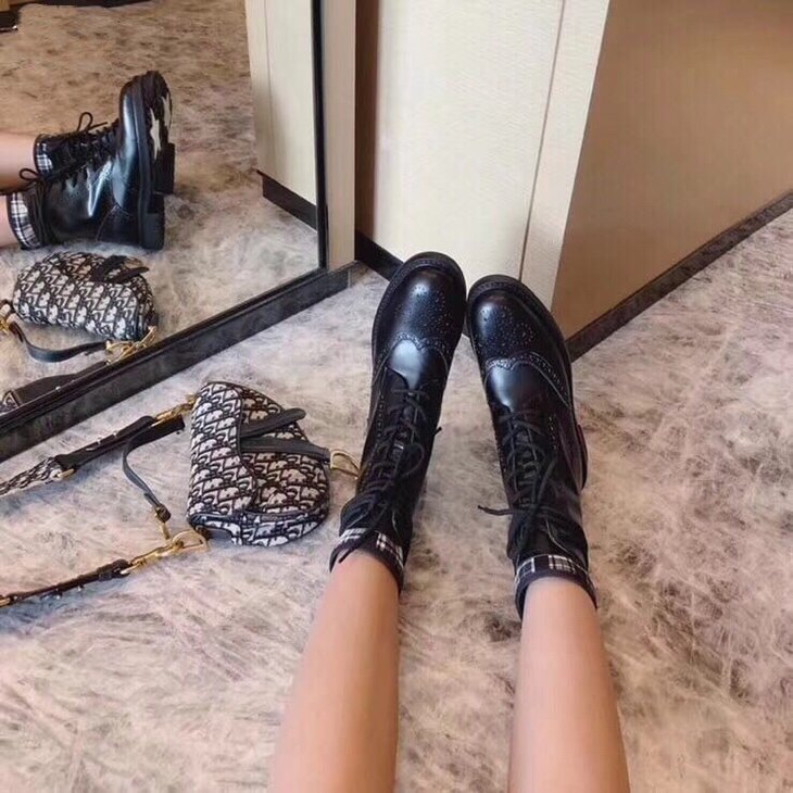 dior雕花绑带马丁靴短靴