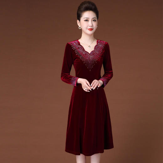 JY-JY201冬装新款V领红色丝绒气质高贵大码妈妈装旗袍加绒连衣裙 商品图3