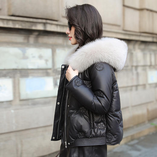 NRG-20111真皮羽绒服女短款海宁压花绵羊皮衣狐狸毛领皮草外套 商品图1
