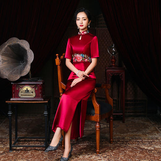 上海旗袍厂LHS-2010新款 酒红色长款大码绣花旗袍 婚礼妈妈装连衣裙高贵复古改良 商品图1