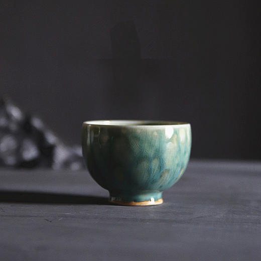 「景德镇全手工窑变翡翠绿釉中号主人杯」陶瓷功夫品茗杯 茶杯开片可养 商品图0