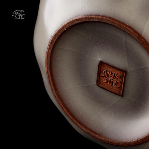 问鼎哥窑致巧款镜花杯 商品图4