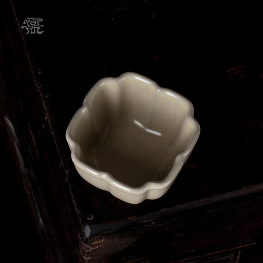 问鼎哥窑传世款葵扇杯 商品图3
