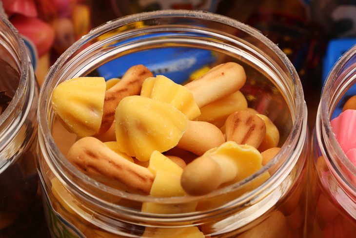 二月新货巧蘑菇巧克力饼干48罐箱100克罐保质期6个月