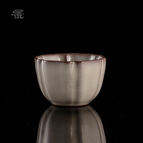 问鼎哥窑致巧款镜花杯