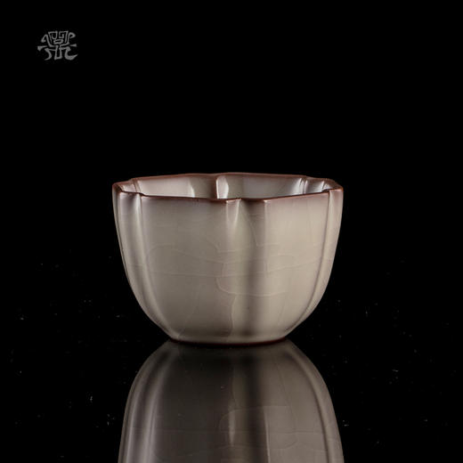问鼎哥窑致巧款镜花杯 商品图0