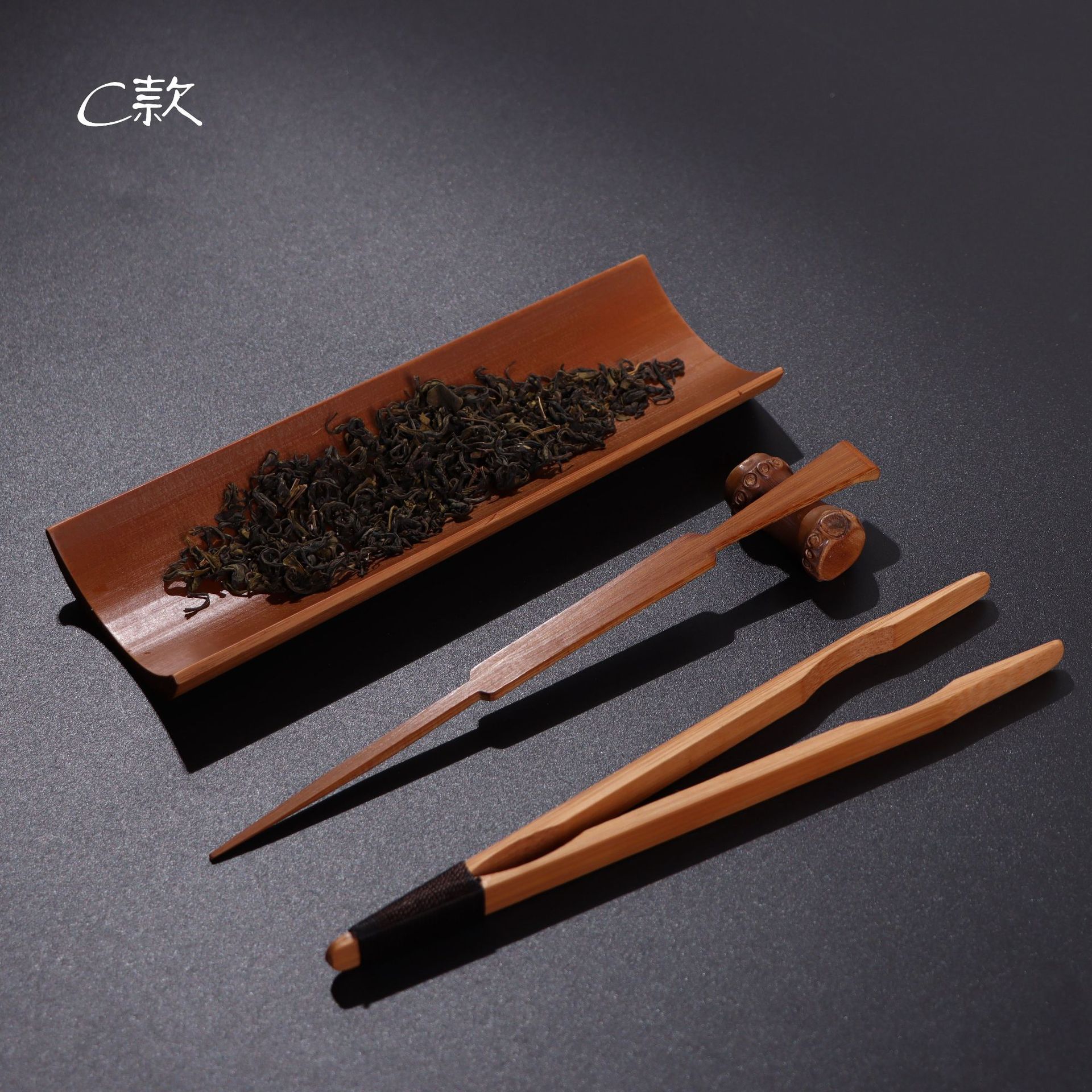 品味禅意茶具之美——现代生活中的静谧时光