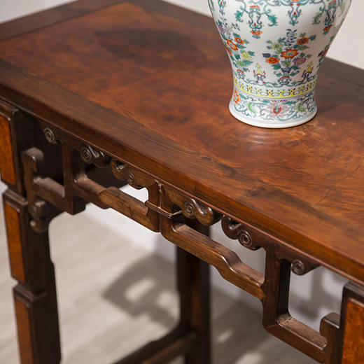 清代 红木镶独板瘿木面书卷式琴桌