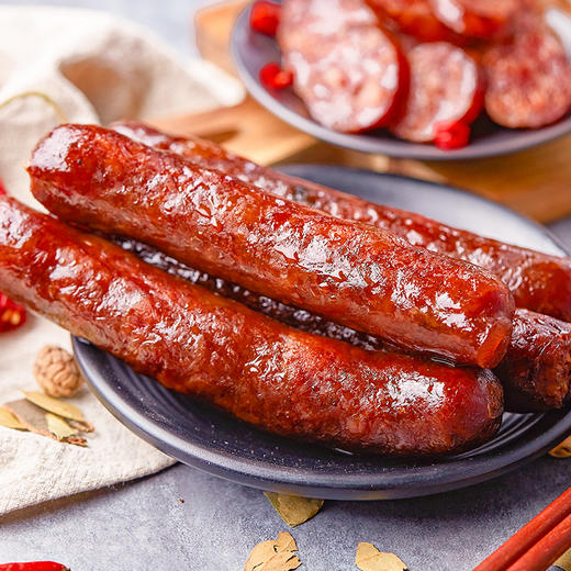 【恩施土家熏腊肠】柴火烟熏的美味，没有人能抵挡住入味香肠的味道 500g*袋 商品图1