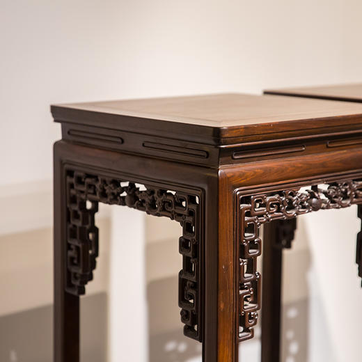 清代  红木双龙戏珠透雕牙板高花几（一对） 商品图4