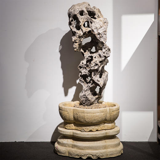 清代  太湖石贡石（双层汉白玉座） 商品图0