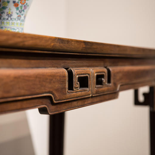 清代红木透雕牙板拐子纹画桌