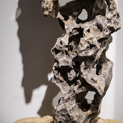 清代  太湖石贡石（双层汉白玉座） 商品图2