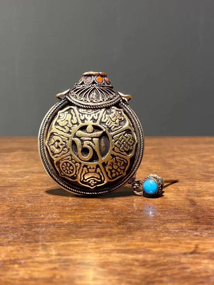 藏银佛教八宝纹鼻烟壶顺丰包邮