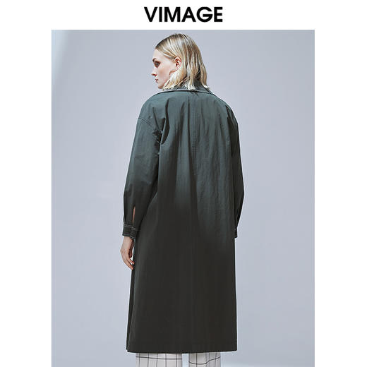 VIMAGE纬漫纪品牌女装秋款经典翻领双排扣宽松风衣外套V1404001 商品图3