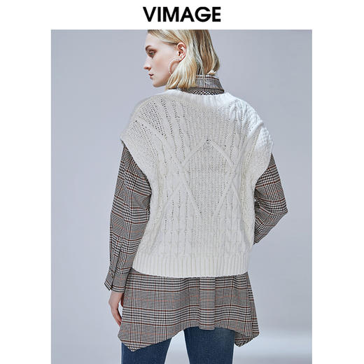 VIMAGE纬漫纪品牌女装冬季新款百搭显瘦遮肉无袖V领针织背心V1401002 商品图3
