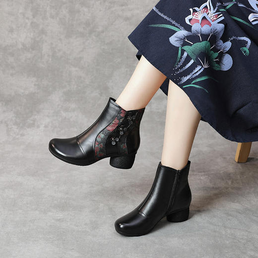 MLD-89518女靴粗跟侧拉链头层牛皮民族风复古圆头妈妈短靴 商品图1