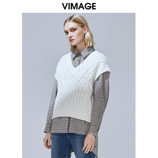 VIMAGE纬漫纪品牌女装冬季新款百搭显瘦遮肉无袖V领针织背心V1401002 商品图1