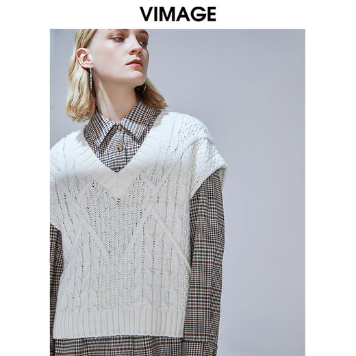 VIMAGE纬漫纪品牌女装冬季新款百搭显瘦遮肉无袖V领针织背心V1401002 商品图2