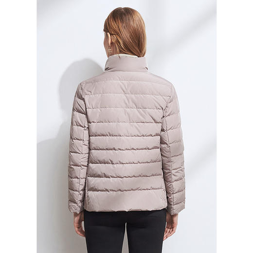 EITIE爱特爱冬季新款保暖半高领通勤时尚短款轻薄羽绒服女6011701 商品图3