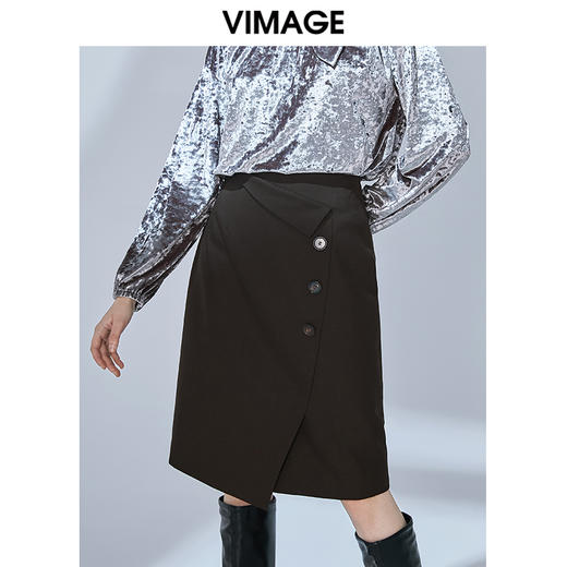 VIMAGE纬漫纪冬款简约显瘦纽扣装饰不对称包臀半身裙女裙V1406033 商品图1
