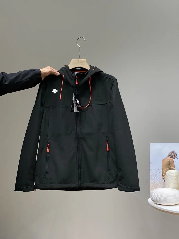 descent迪桑特户外内里加绒连帽软壳户外冲锋衣