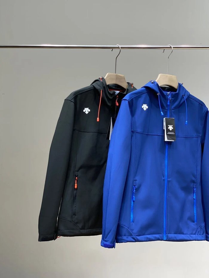 descent迪桑特户外内里加绒连帽软壳户外冲锋衣