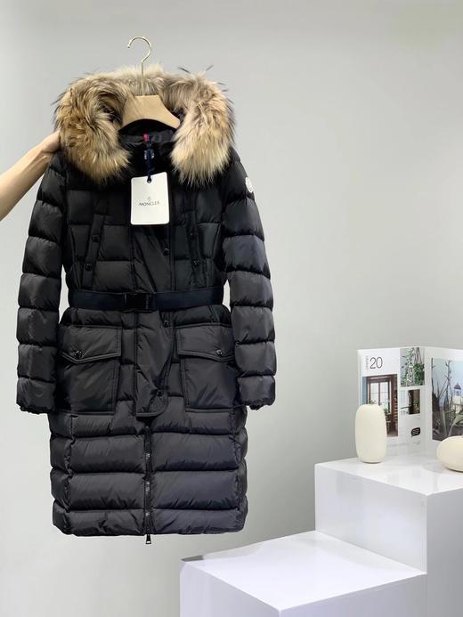 点此购买 蒙口女款修身束腰大毛长款领羽绒服 十一165736